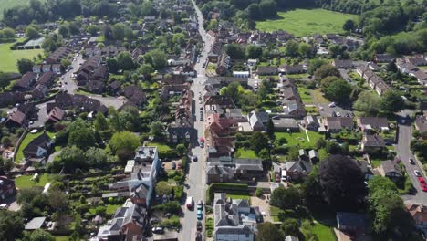 Video-De-Dron-De-4k-Del-Pueblo-De-Bridge-Cerca-De-Canterbury-Con-Autos-Debajo-En-Modo-Persecución