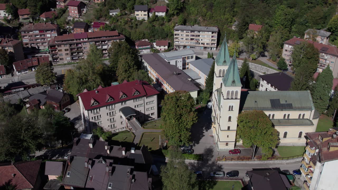 Vista aerea della chiesa di San Mihovil a Vares.