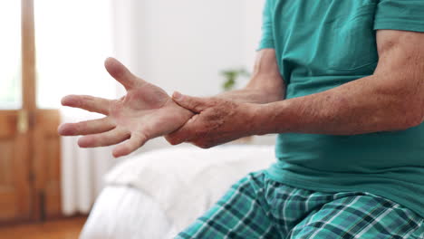 Arthritis,-Hände-Und-älterer-Mann-Mit-Schmerzen-Im-Handgelenk