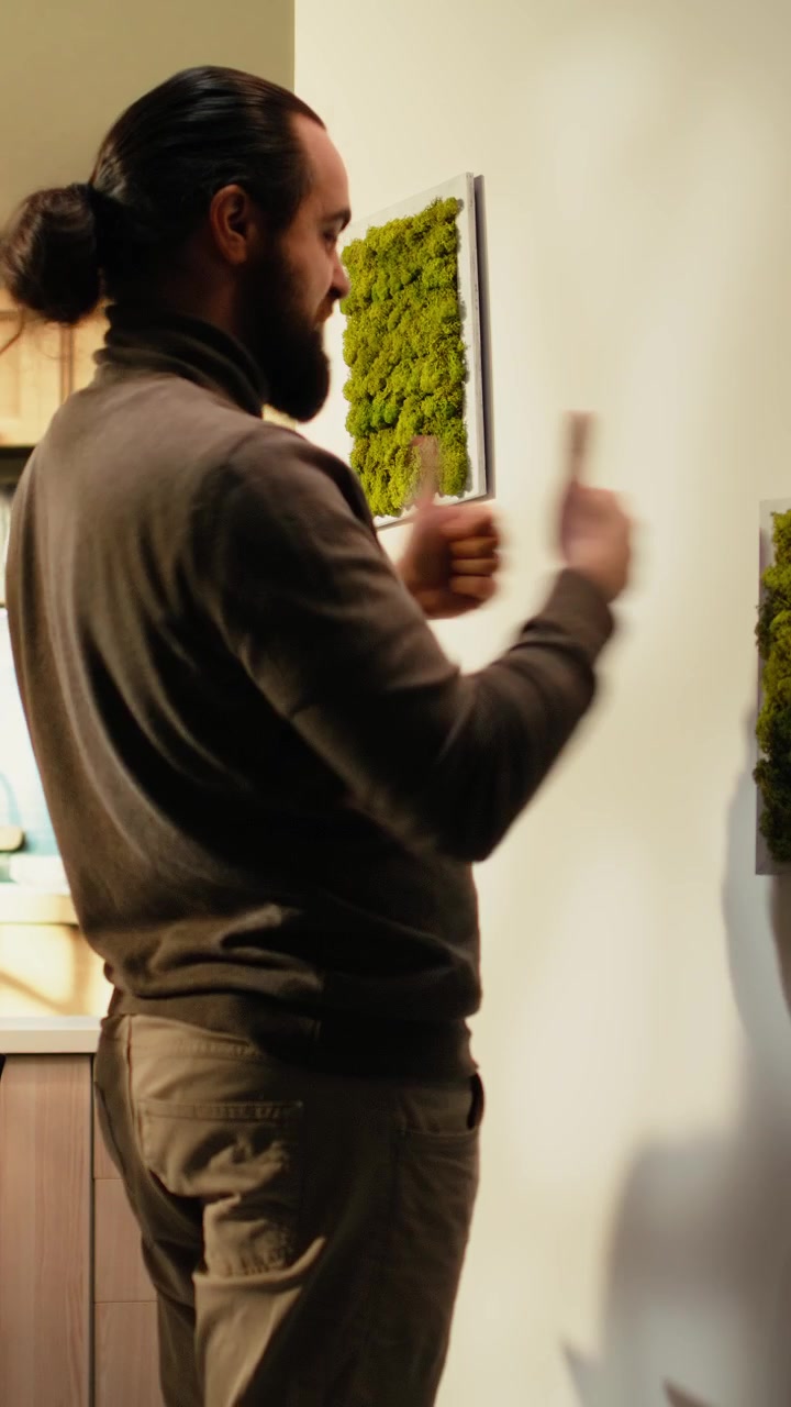 Video verticale: unboxing di decorazioni, articoli per la casa e arredamento della nuova casa