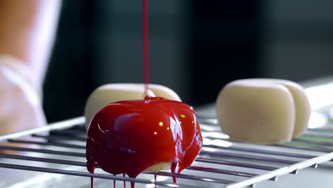 glazing dessert