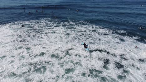 Longboarder,-Der-Zur-Pause-Hinauspaddelt