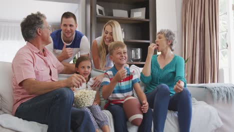 Glückliche-Familie-In-Einem-Haus