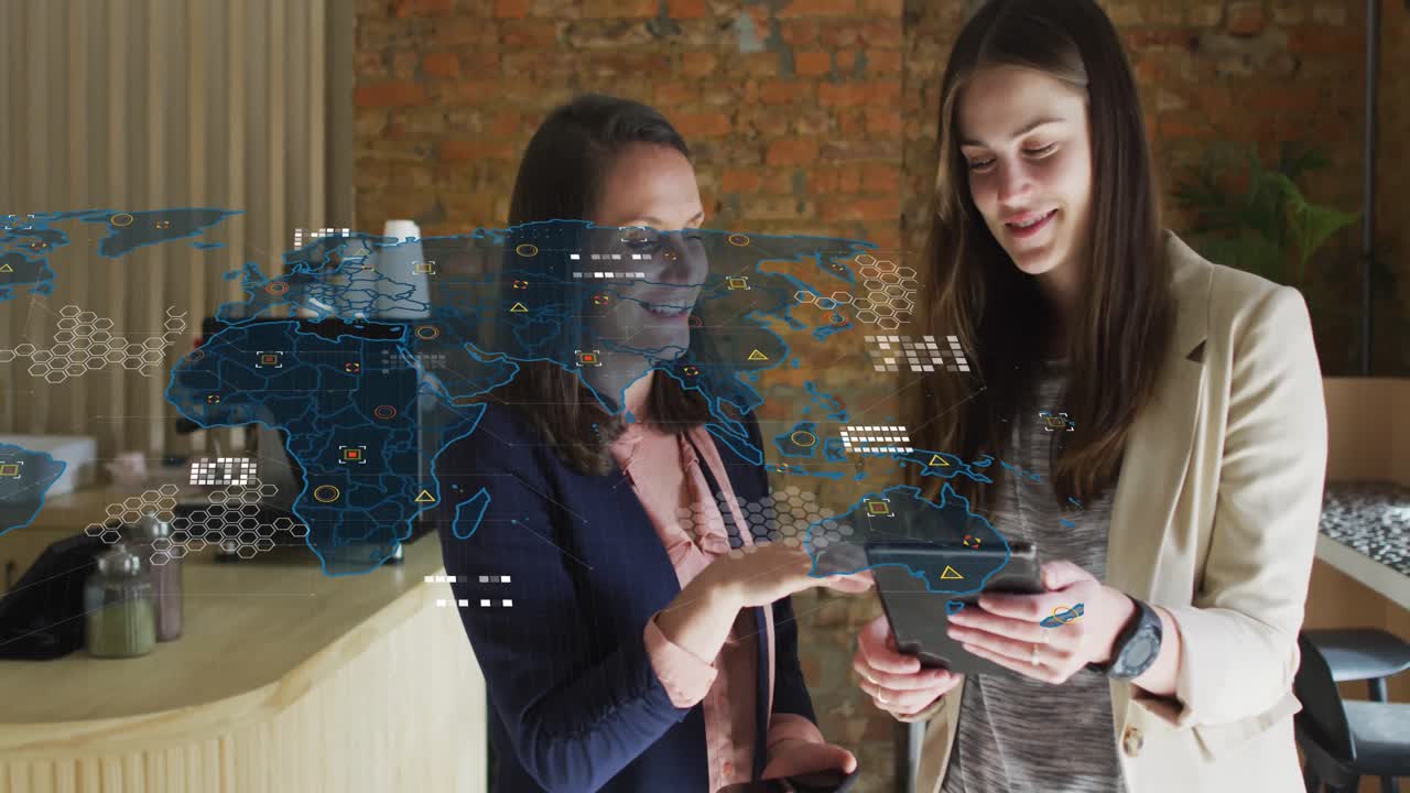 아프리카계 미국인 사업가 여성 들 이 이야기 하는 세계 지도 의 애니메이션