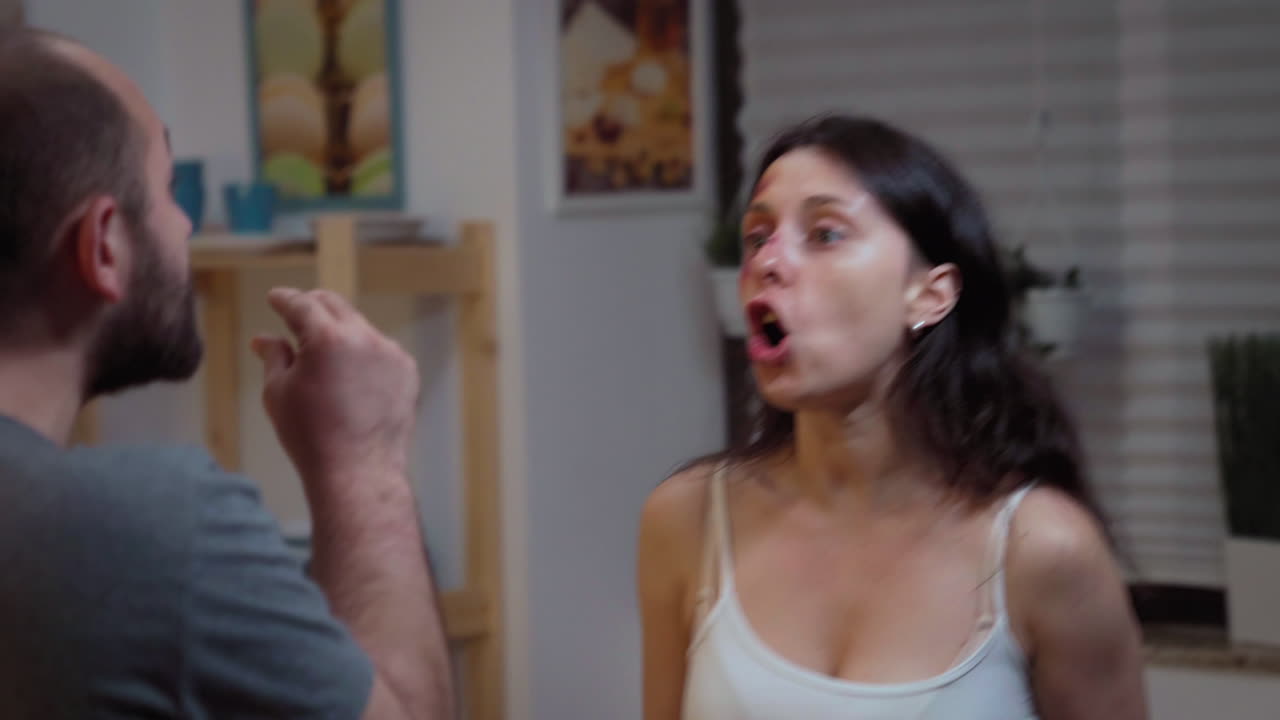 violencia doméstica en la noche