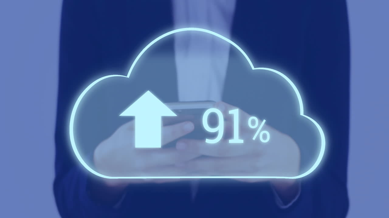 animación de ncloud con un porcentaje creciente sobre mujer de negocios caucásica que utiliza teléfono inteligente
