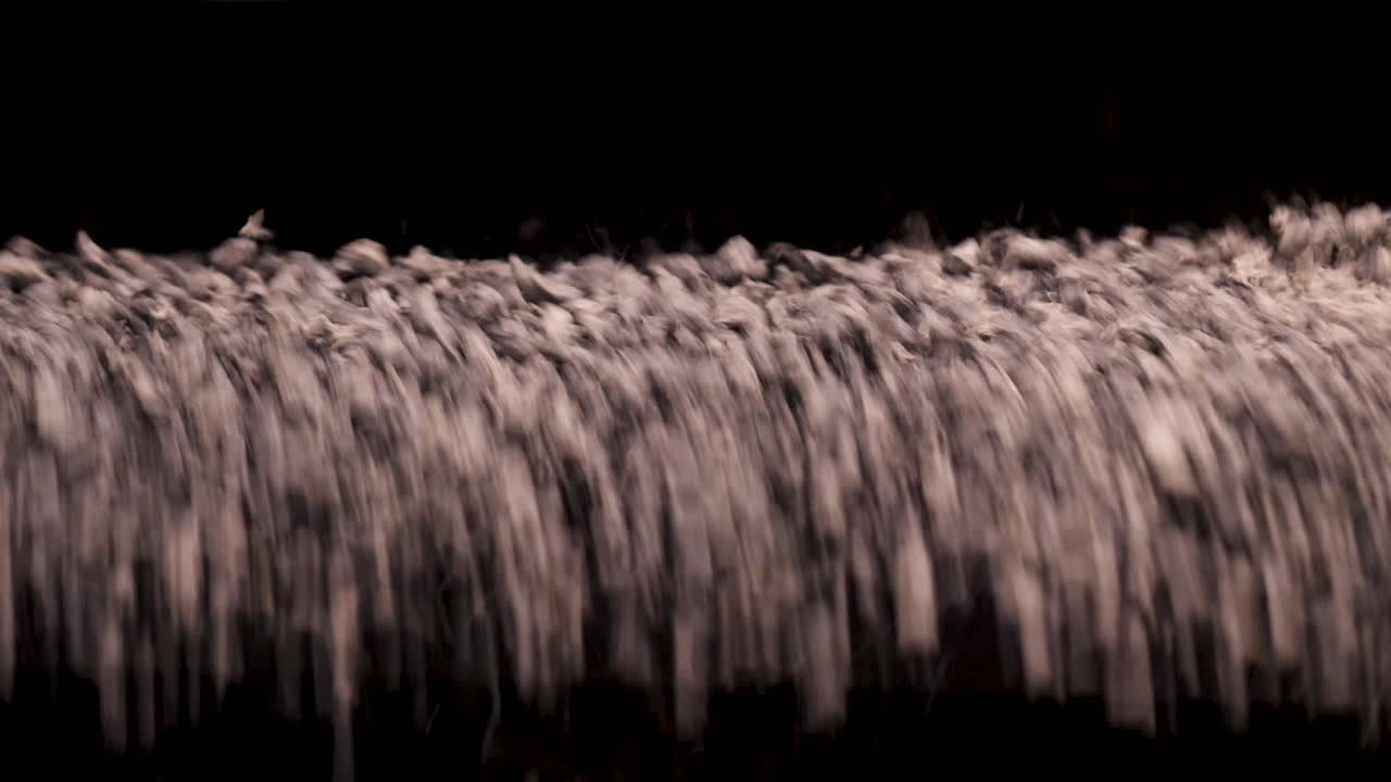 водопад ночью.