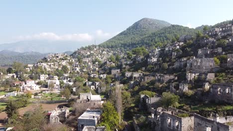 Pueblo-Griego-Abandonado-Kayakoy,-El-Famoso-Pueblo-Fantasma-En-Fethiye,-Turquía