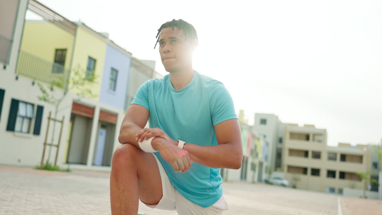 Uomo di colore, benessere ed esercizio di stretching