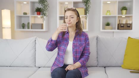 Woman-drinking-water-for-healthy-life.