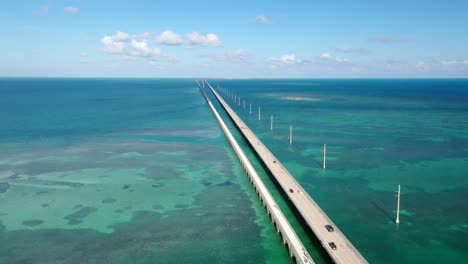 Vista-Aérea-Del-Puente-De-Siete-Millas-En-Los-Cayos-De-Florida,-Ee.uu.---Disparo-De-Drones