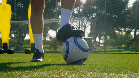 Soccer-player-kicking-the-ball-toward-the-goalpost-4k