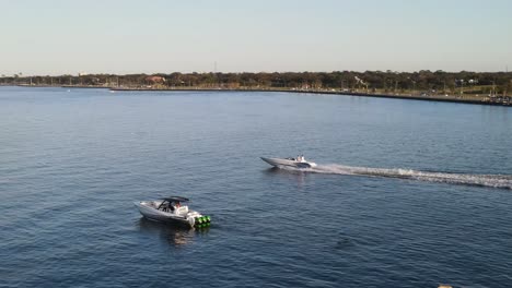 Speedboat-zooming-across-the-waves-in-New-Orleans,-Louisiana--Aerial