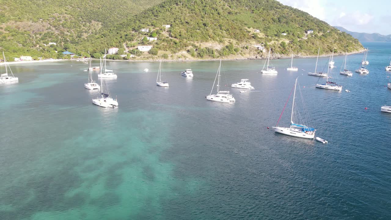 deleite de los navegantes, girando la antena del paraíso cerca del bar foxys en jost van dyke, islas vírgenes británicas