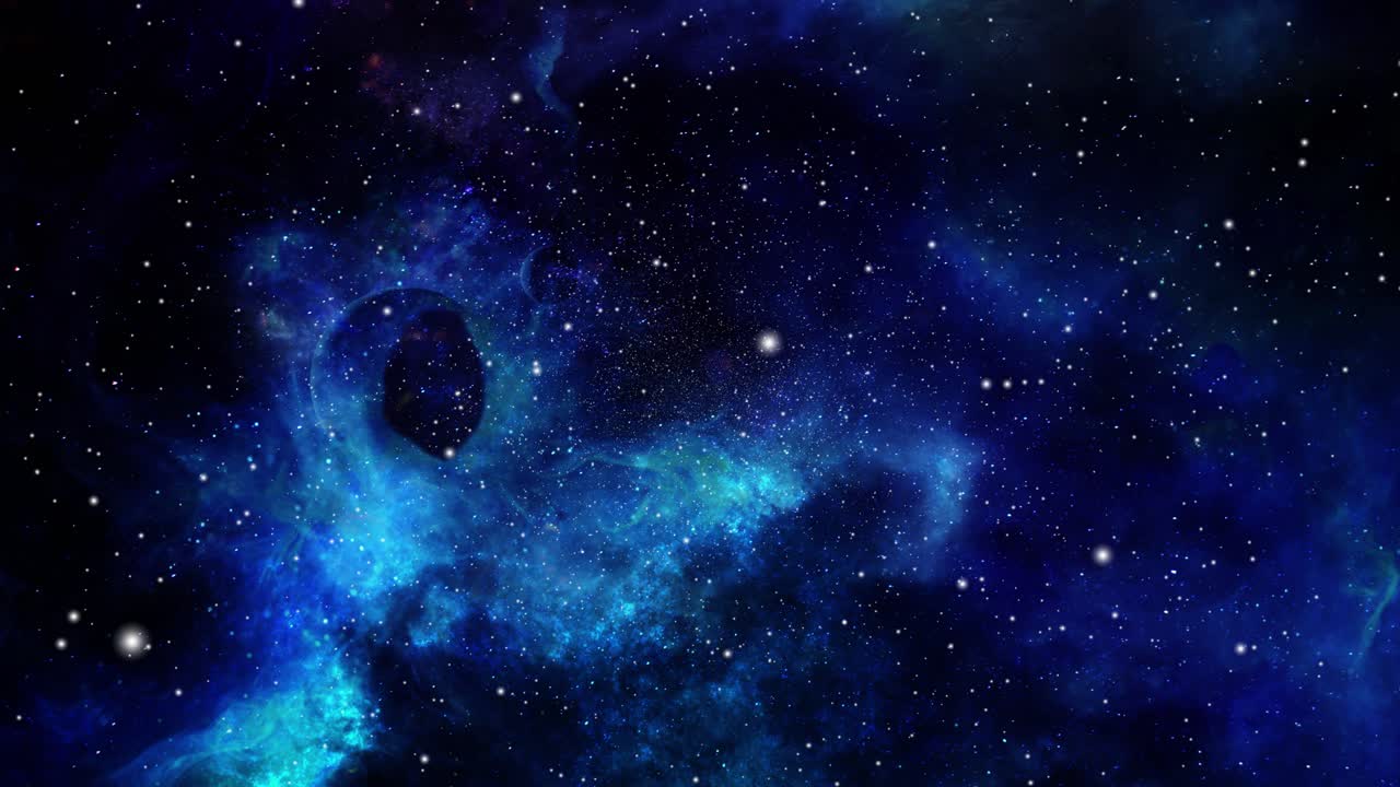 성운의 구름과 밝은 작은 별들이 어두운 우주에서 점점 더 가까워지고 있습니다.