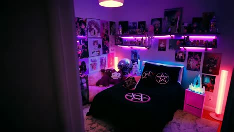 dormitorio estético con tema de anime con configuración de juegos