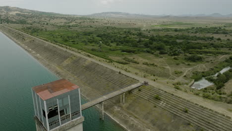 Dam-dyke-wall-and-rusty-control-tower-in-Dali-Mta-reservoir,-Georgia