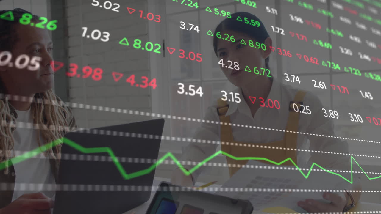 Animering av börsdata över människor som arbetar med bärbara datorer på ett kontor.