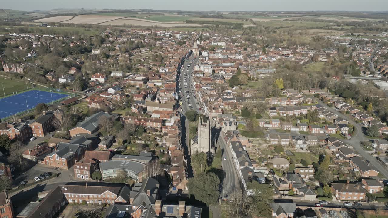 Vista aerea storica della Chiesa di High Street, Marlborough, Wiltshire, Regno Unito.