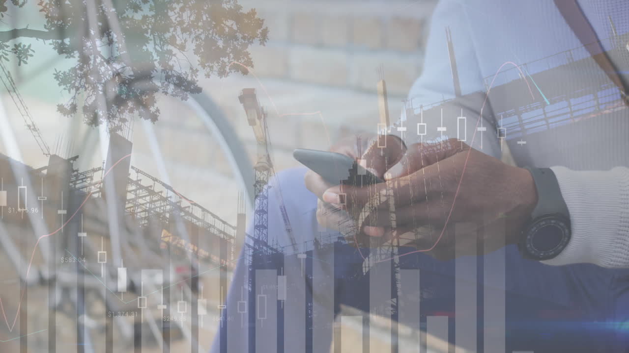 animación de procesamiento de datos financieros sobre hombre afroamericano con teléfono inteligente en movimiento