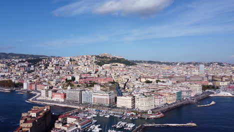 Seafront-Neighborhood-Of-Santa-Lucia-In-Naples,-Italy