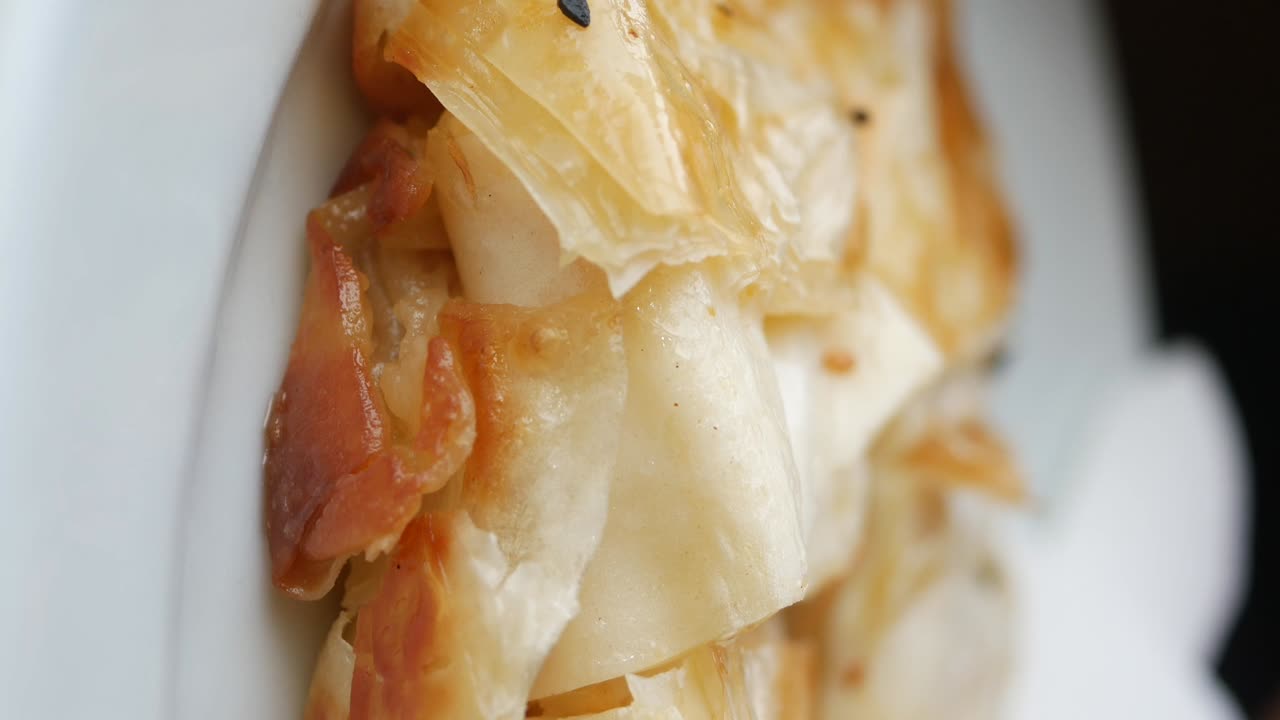 primer plano de un pastel dulce