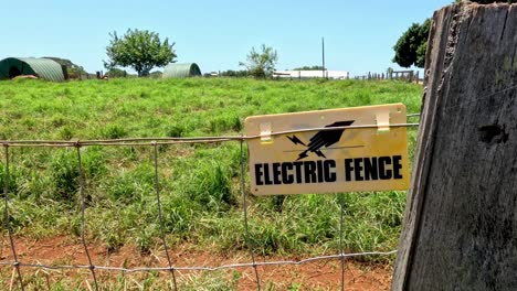 sign indicating the presence of an electric fence