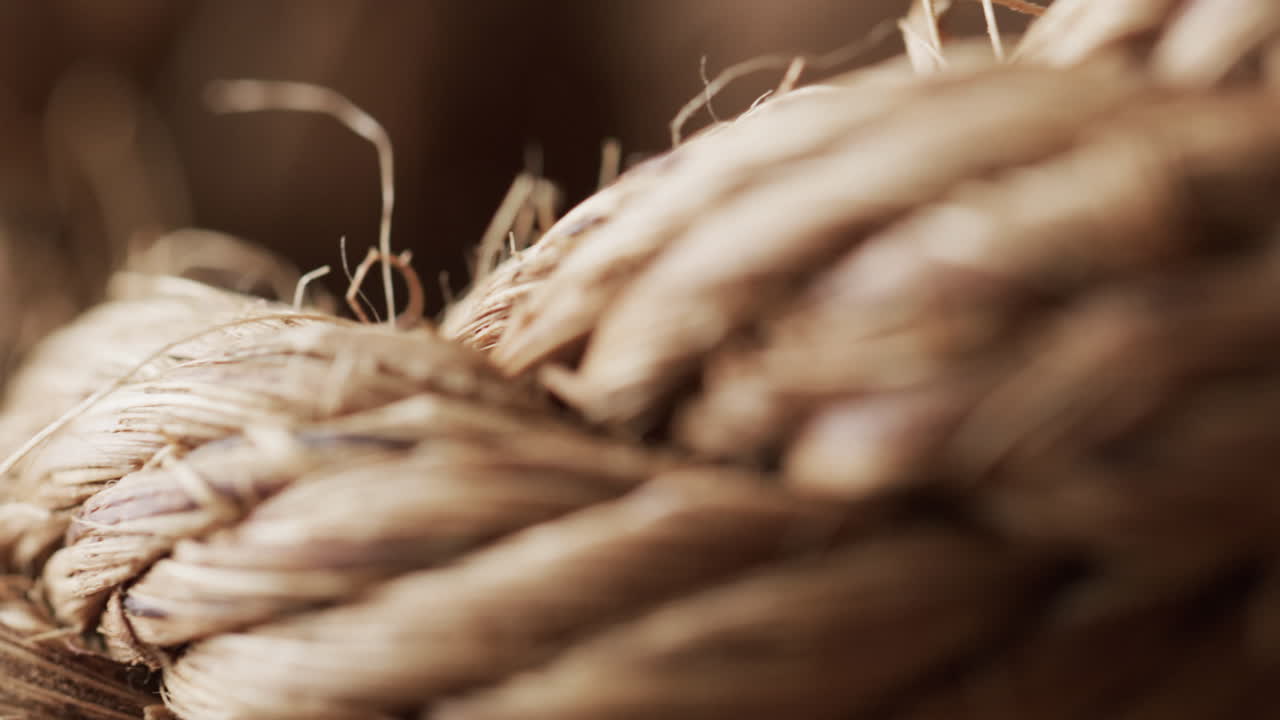 micro vídeo de primer plano de hilos marrones con espacio de copia