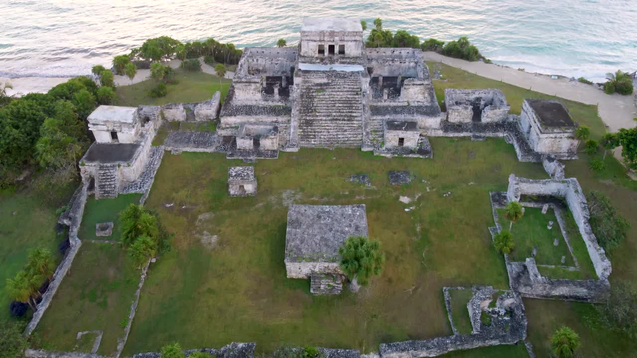 zona arqueologica tulum mexico, mar caribe, playa, vista aerea