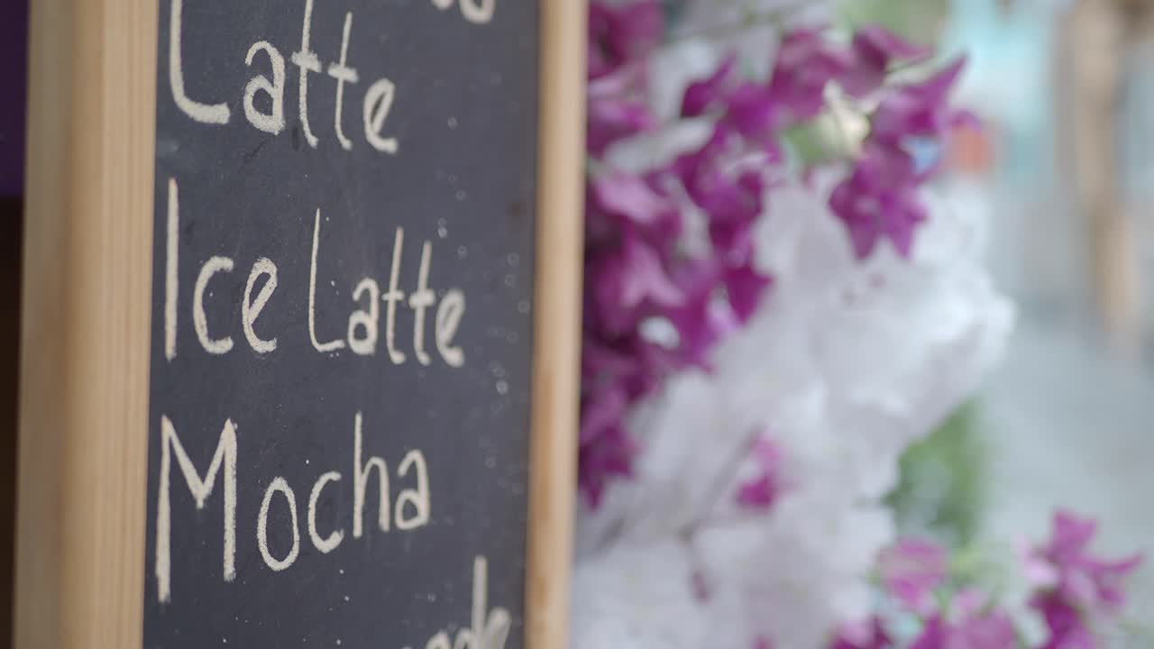 Menù del caffè con fiori
