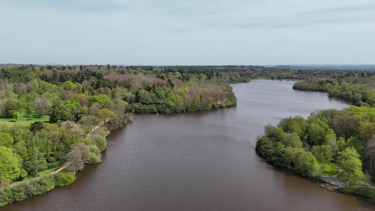 Virginia Water, Windsor Great Park, Surrey, Storbritannien, drone, luftfoto