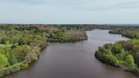 Virginia-Water-Windsor-Great-Park-Surrey-Reino-Unido-Drone,-Antena