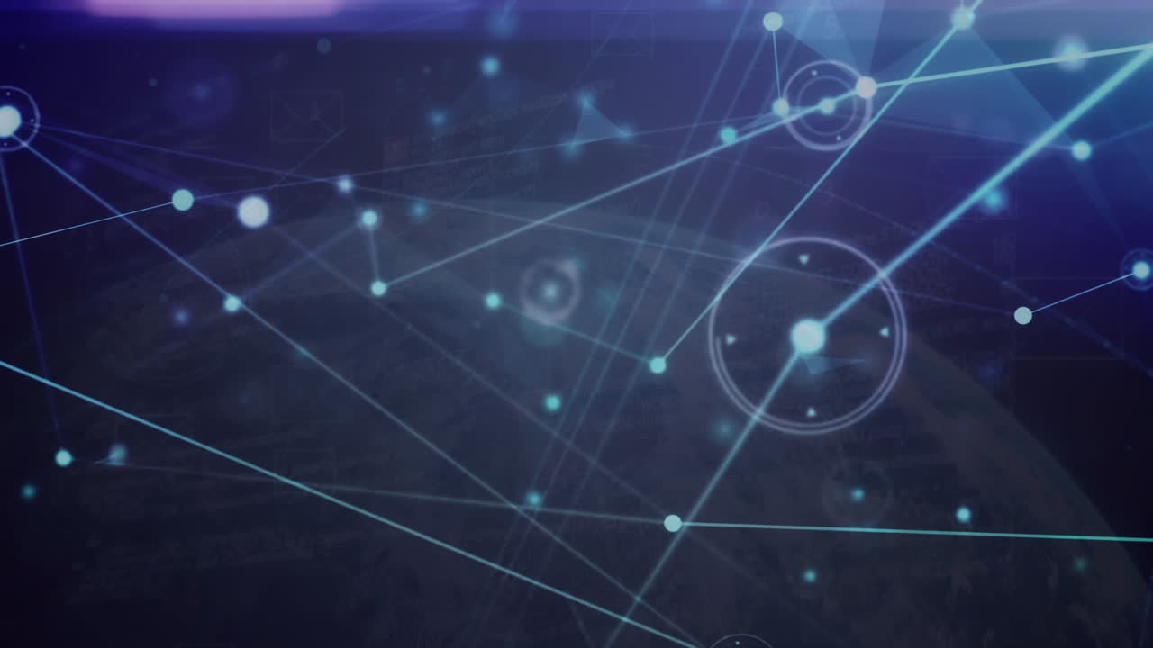 animación de la red de conexiones sobre senderos de luz púrpura contra el globo sobre fondo azul