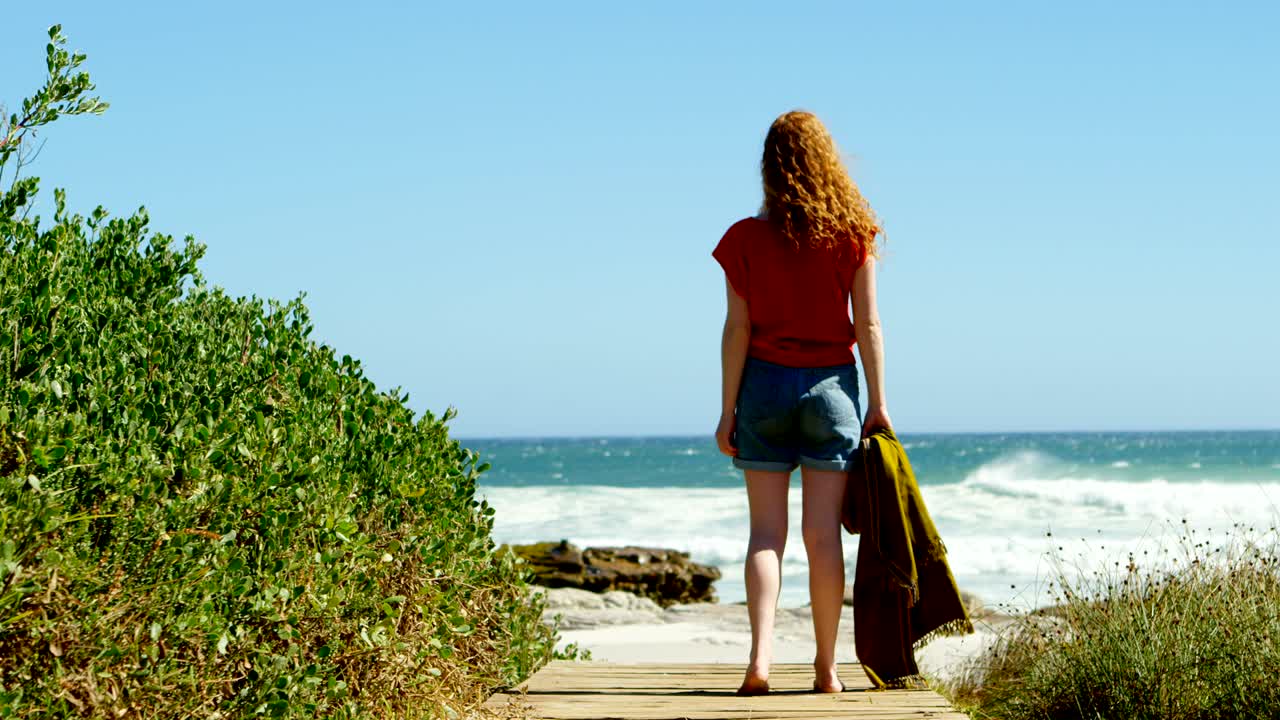 ⁇ 은 날 바다를 바라보는 여자 4k