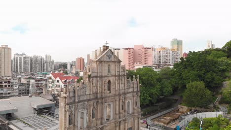 Rotating-aerial-shot-revealing-famous-Ruins-of-Saint-Paul's,-Macau