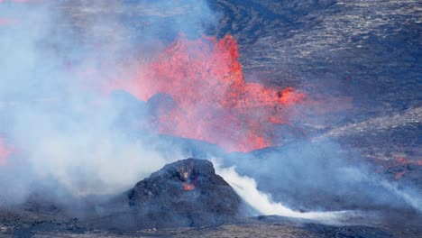 erupción del cráter kilauea 11 de septiembre vista desde el este con un pequeño cono y dos fuentes día 2 de la erupción