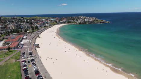 Bañistas-En-Bondi-Beach-En-Un-Día-Soleado-De-Verano-En-Nsw,-Australia