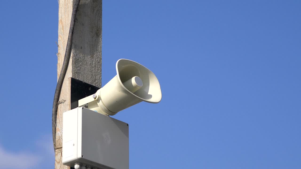 4k 느린 동작 60fps에서 기둥에 라우드 스피커