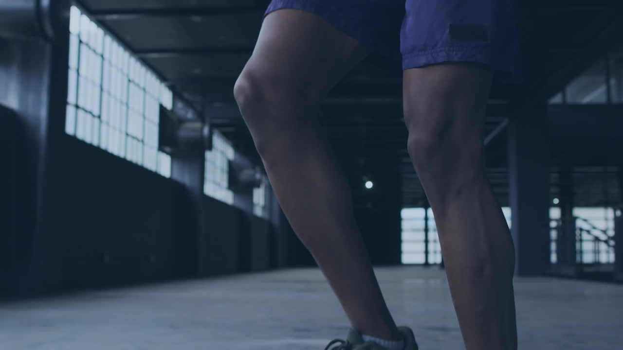 "안하세요, 안하세요"의 애니메이션이 줄을 뛰어넘는 두 인종의 남자를 통해