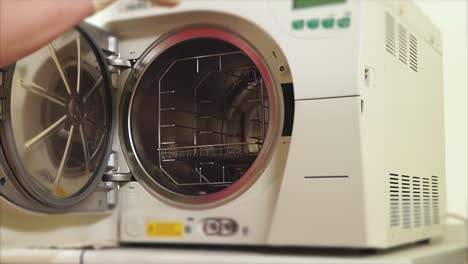 sterilizing medical instruments