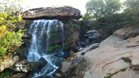 cascada en el norte de kenia