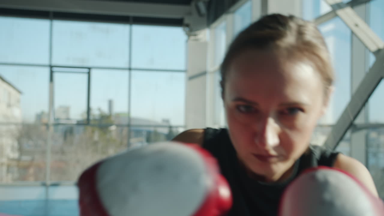 sesión de entrenamiento de boxeo femenino