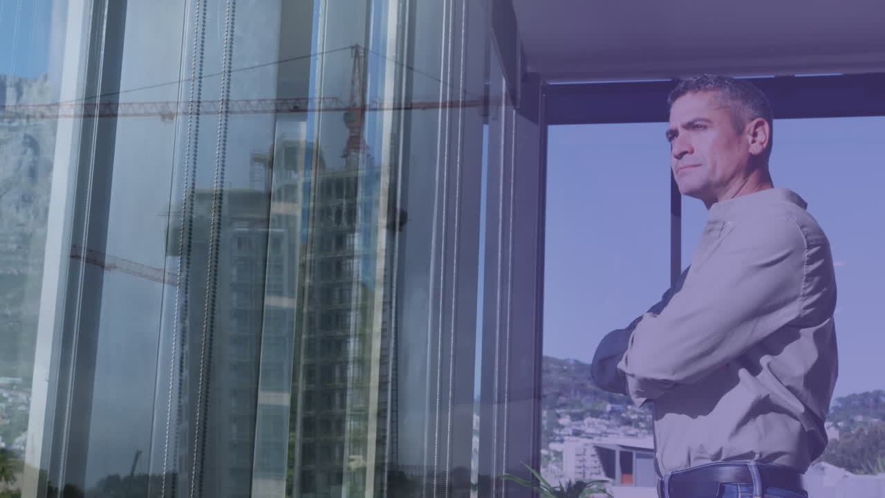 animación de un empresario caucásico en el cargo sobre el paisaje urbano