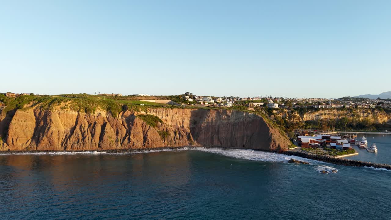 Bellissime Scogliere Costiere di Dana Point, California, vista aerea