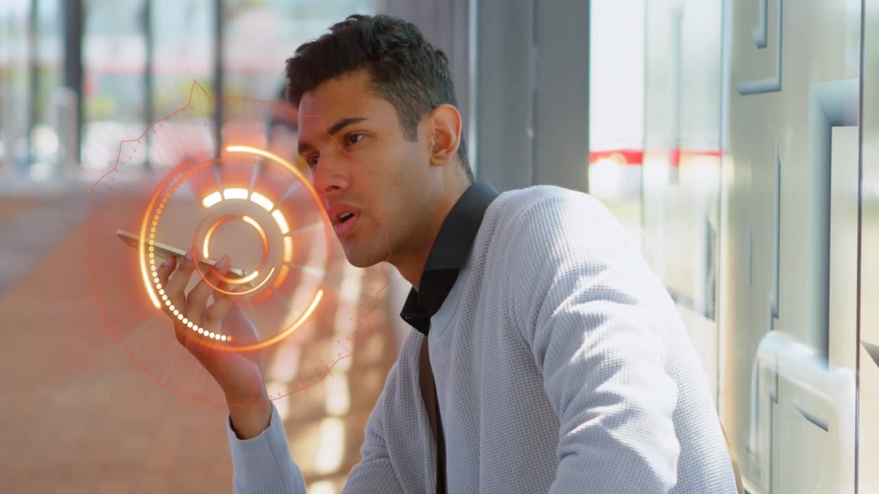 Animación de un escáner redondo girando sobre un hombre hablando por smartphone en una oficina
