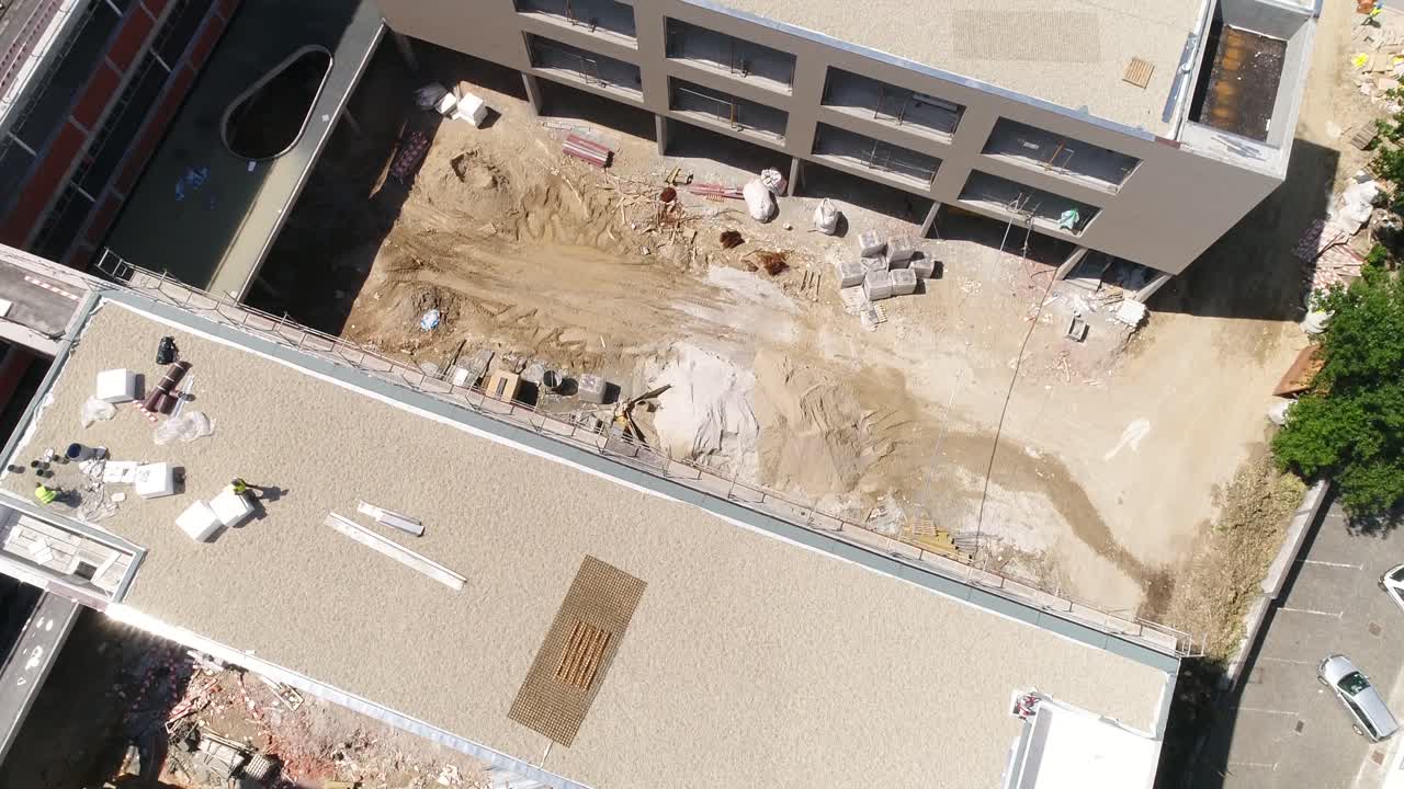 trabajadores en la construcción de edificios