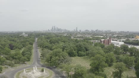 Philadelphia-Skyline-4k---Volando-Sobre-Los-árboles