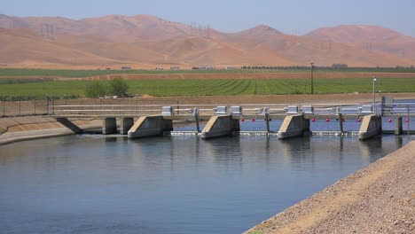 the california aqueduct brings water to drought stricken southern california 1