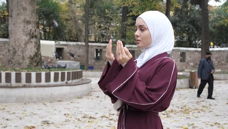 muslim prayer outside