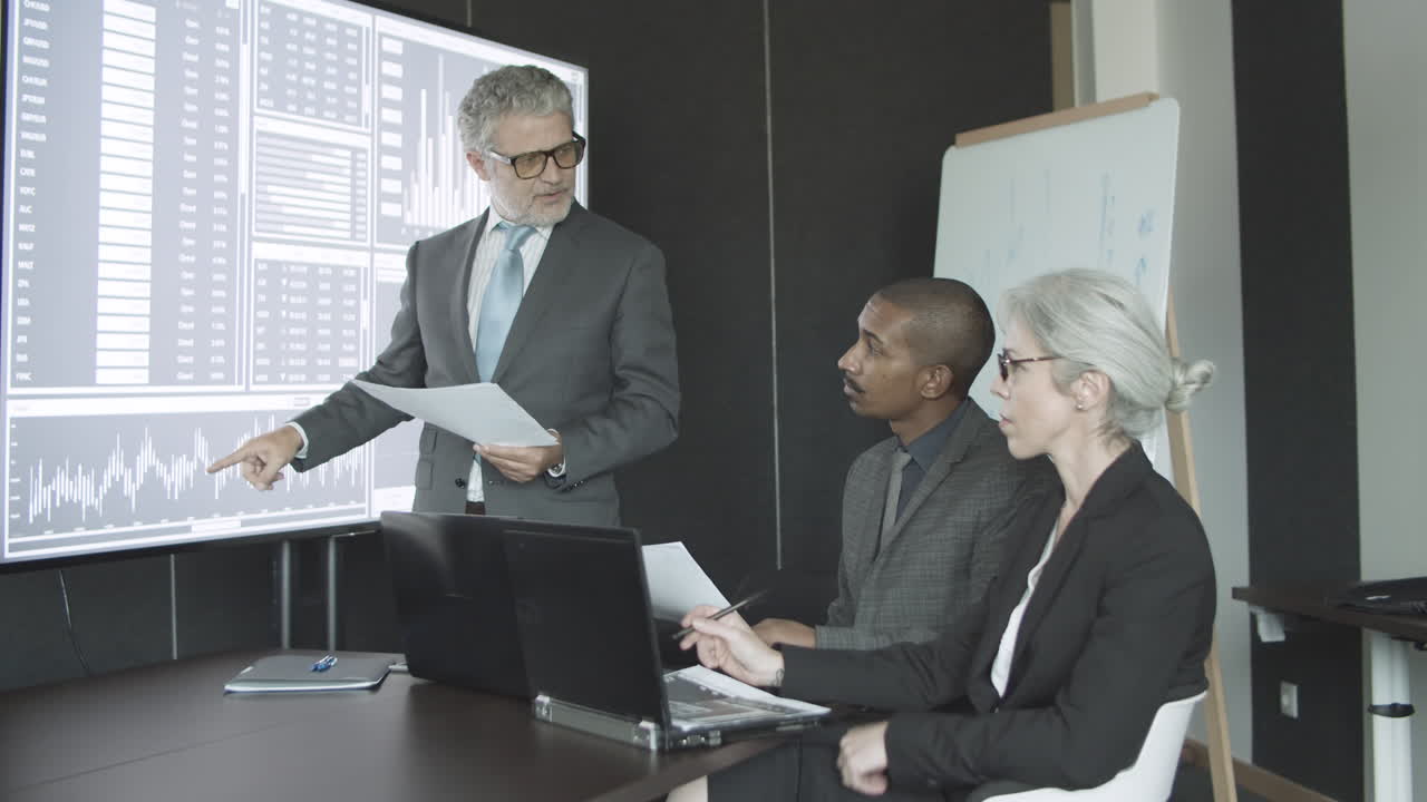 Corporate trainer giving seminar to new employee